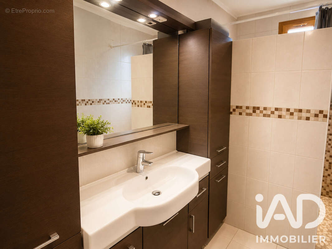 Maison 121 m² à Grans  - photo 7