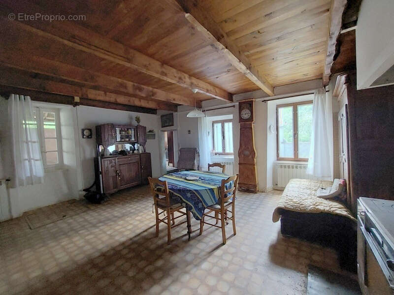 Maison à MELAGUES