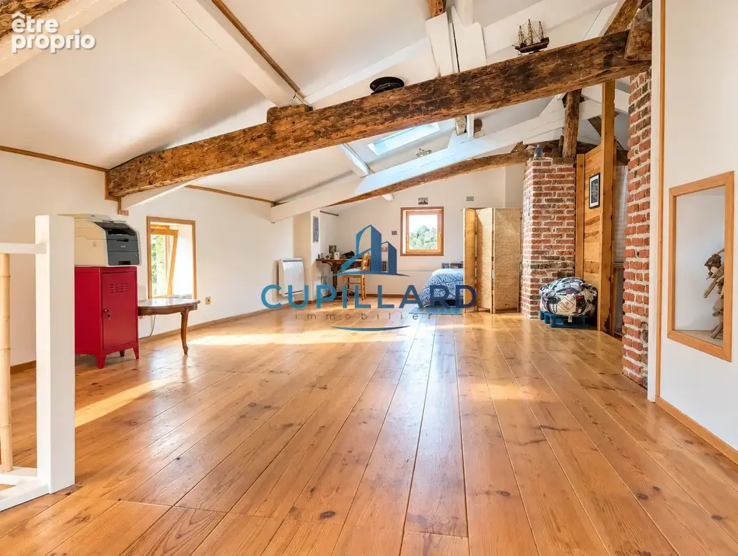 VILLEREST   Maison en pierre de 229 m2 avec jardin paysagé - photo 10