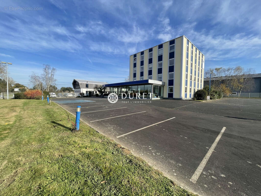 Commerce 958 m² à Mouilleron-Le-Captif  - photo 9