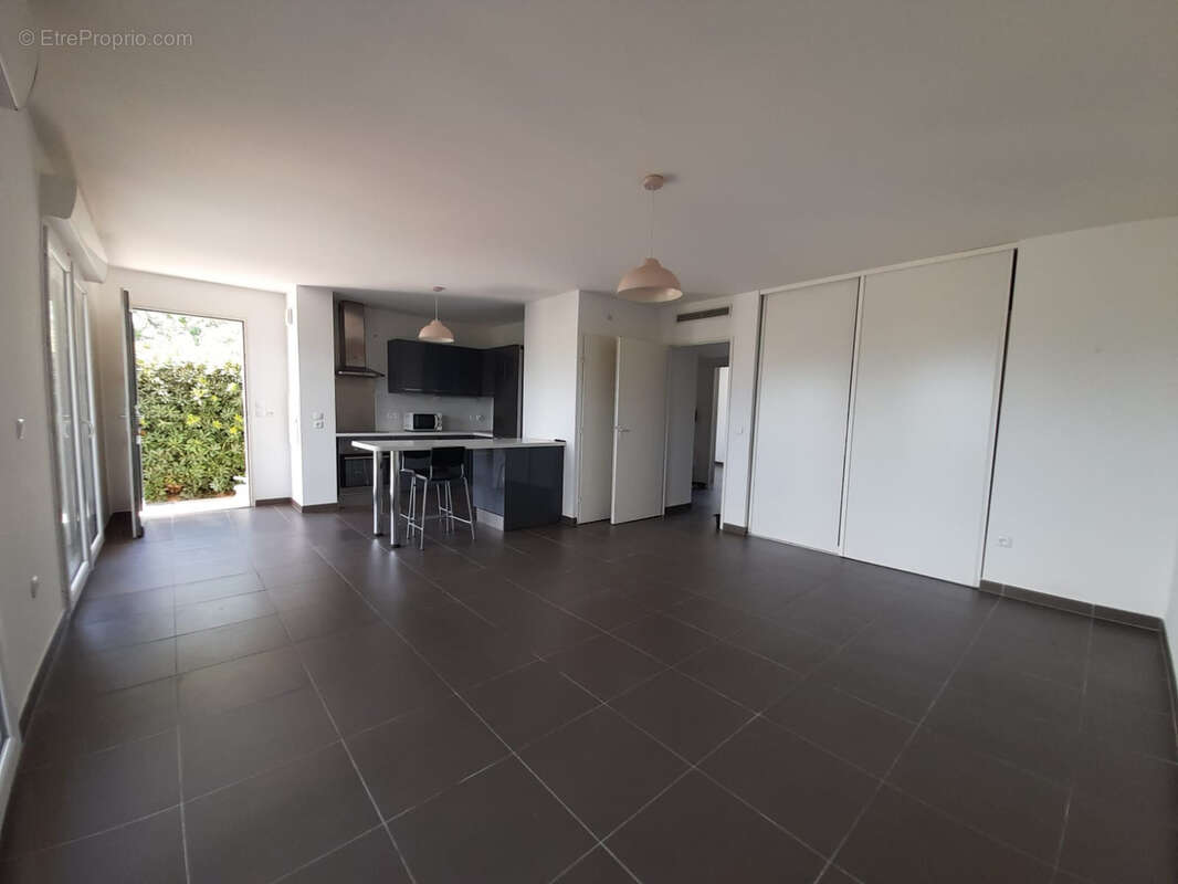 Appartement à SENAS
