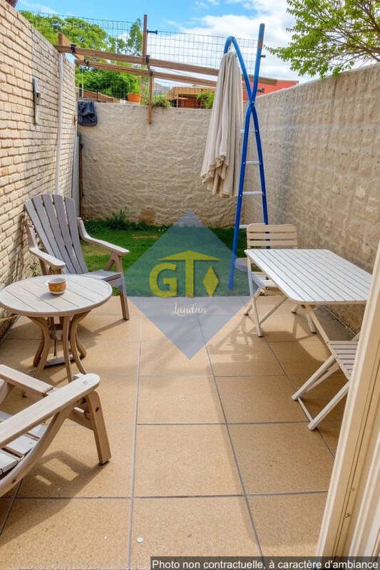 Maison à LAUDUN-L'ARDOISE