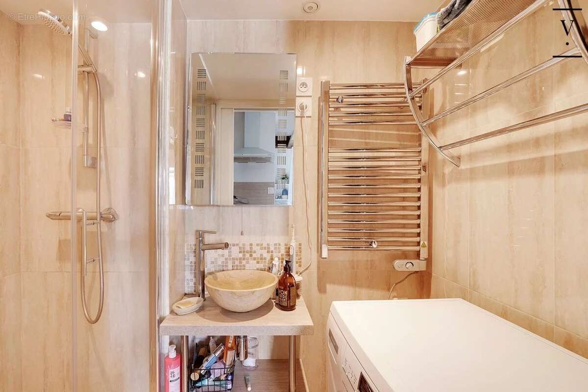 Appartement à PARIS-1E