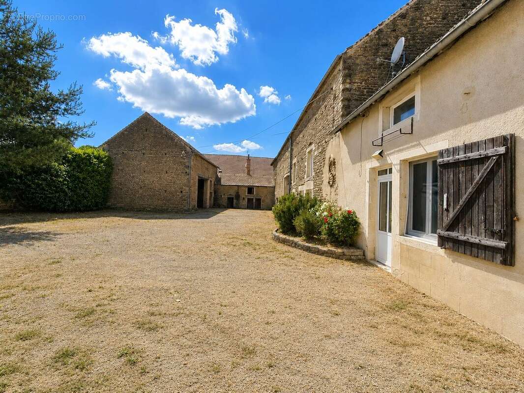 Maison à VIC-DES-PRES