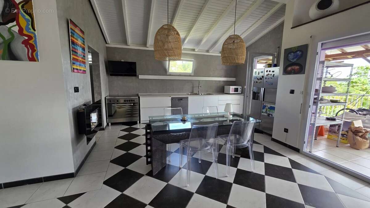 Maison à LES TROIS-ILETS