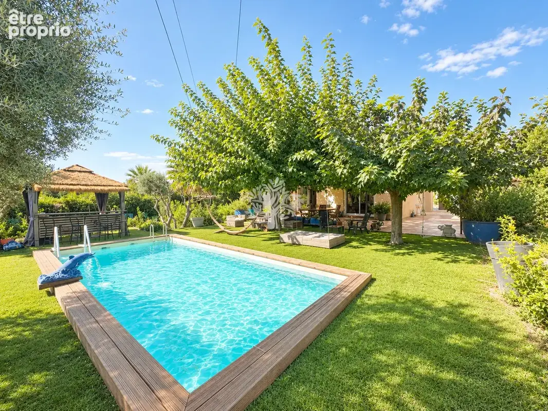 Maison de plain-pied 131 m2   Terrain de 2 000 m2 avec piscine et pool house - photo 7
