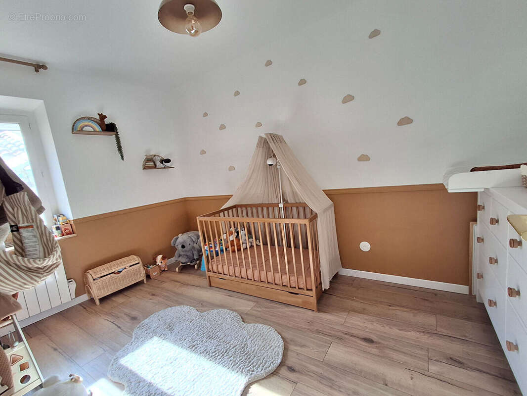 Appartement rénové avec cour - photo 8