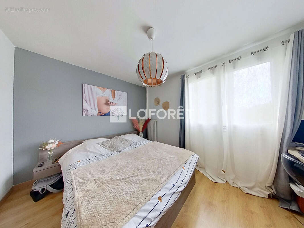 Appartement à LES CLAYES-SOUS-BOIS