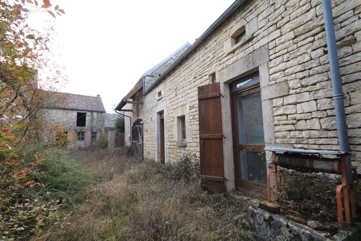 Maison à MOULINS-EN-TONNERROIS