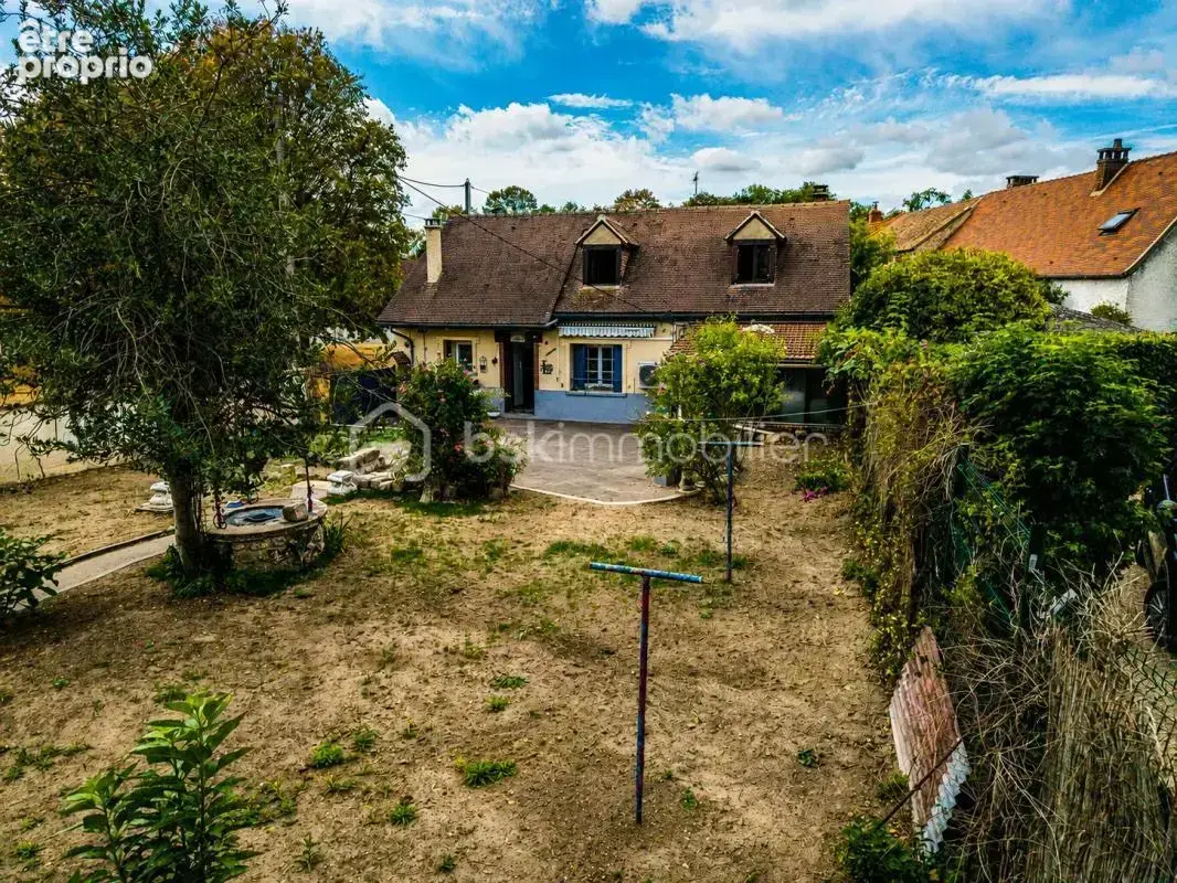 Maison ancienne pleine de potentiel avec garage double et studio aménagé - photo 3