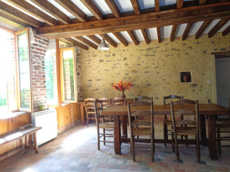 Maisons à vendre TREIGNY (89) Ensemble de deux maison 11pcs 5 ou 6 chbs, piscine, panneau solaire - photo 2