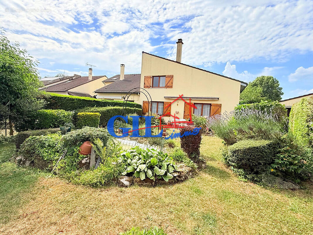 Maison à SAVIGNY-LE-TEMPLE