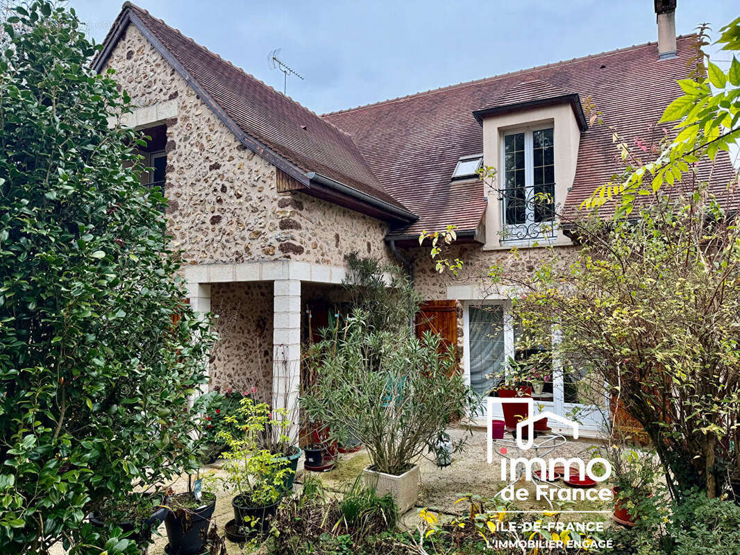 Maison à L&#039;ETANG-LA-VILLE