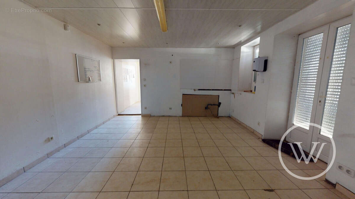 Commerce à POUILLEY-LES-VIGNES