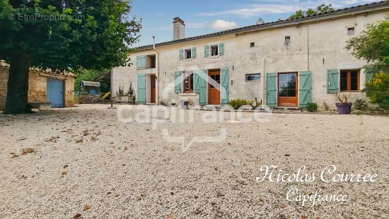 Maison à CHEF-BOUTONNE