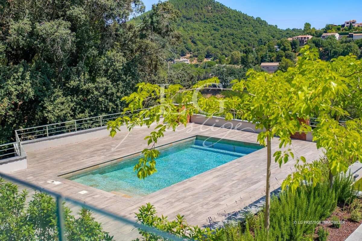 Appartement à LES ADRETS-DE-L&#039;ESTEREL