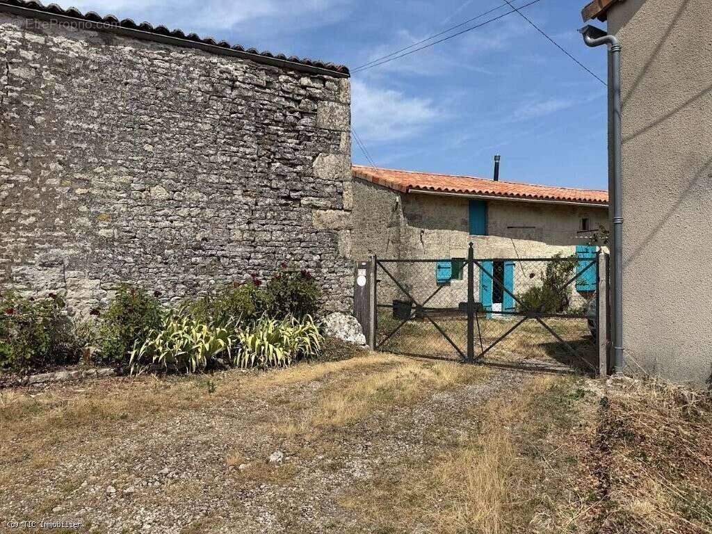 Maison à VILLEFAGNAN
