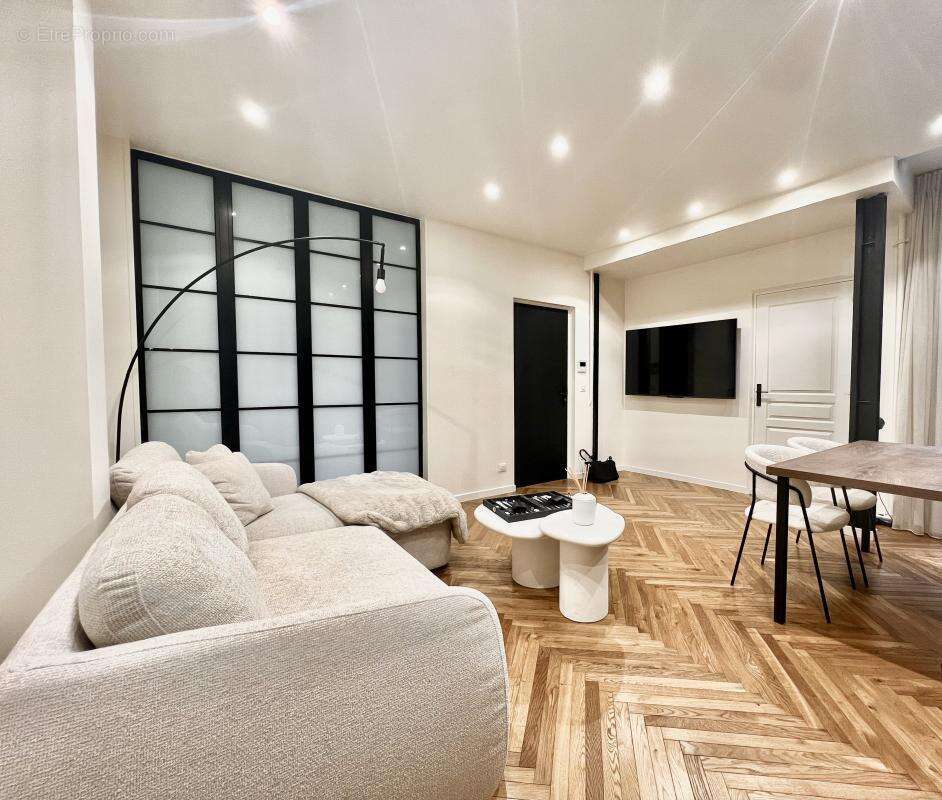 Appartement à PARIS-8E