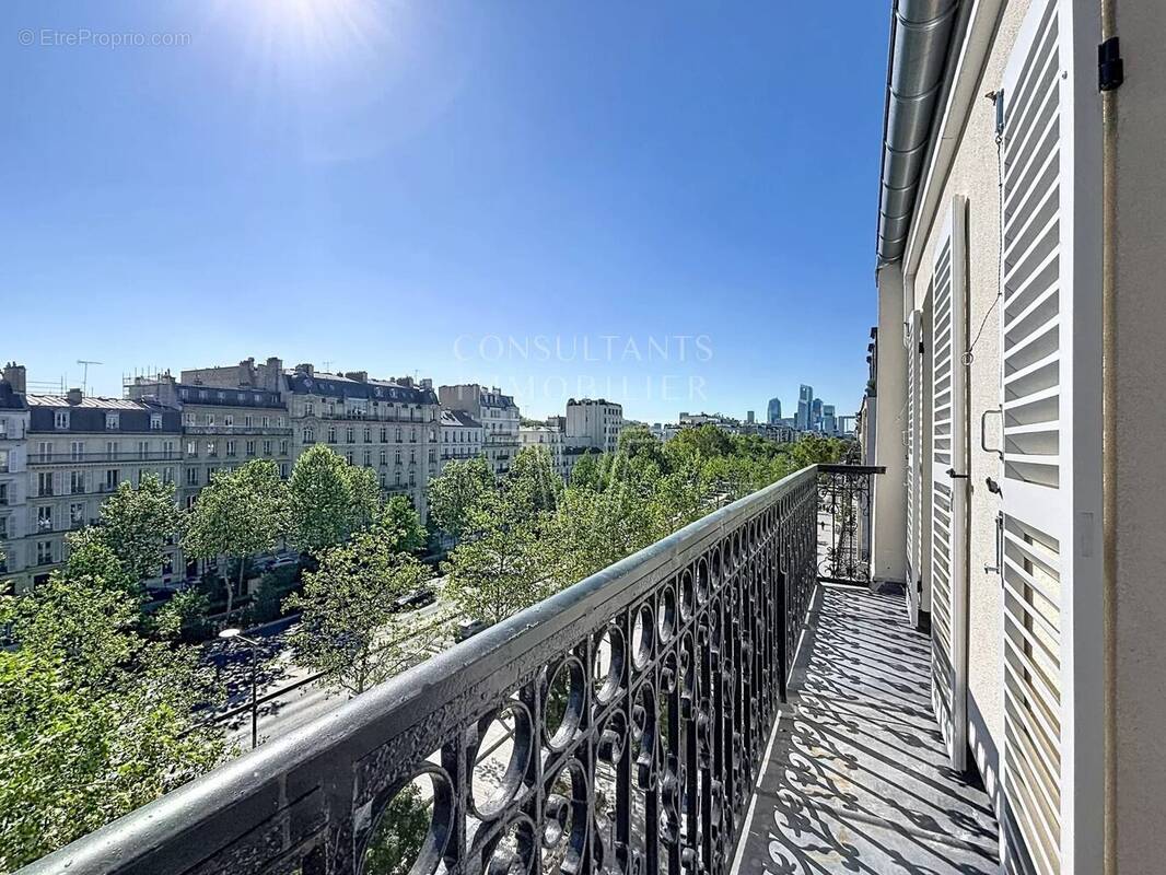 Appartement à NEUILLY-SUR-SEINE