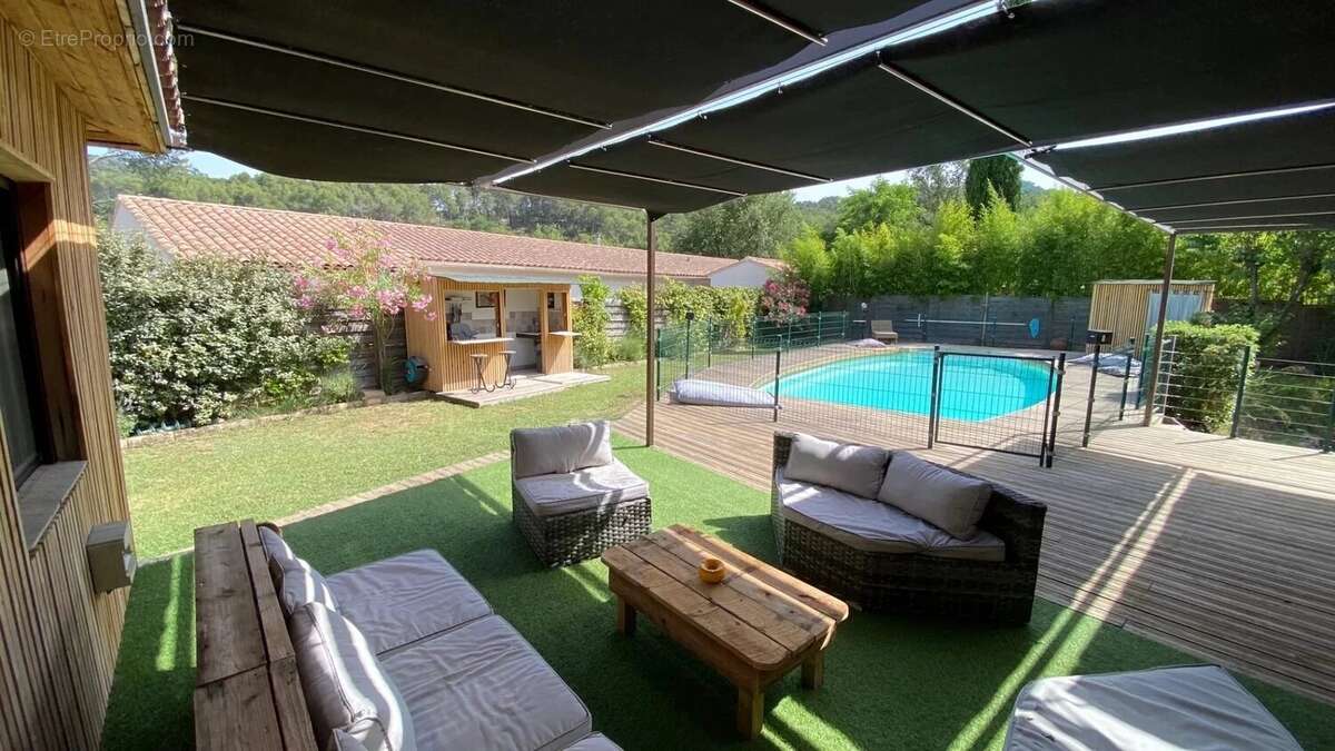 Maison à LA ROQUE-D'ANTHERON