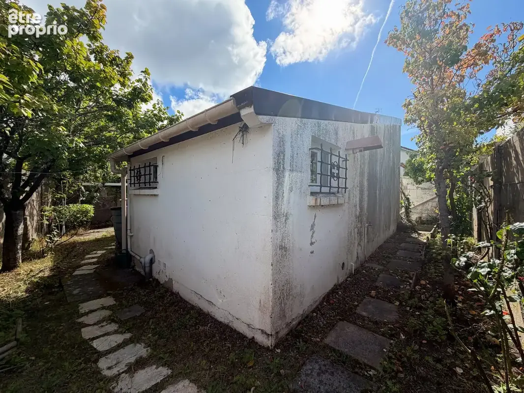 Maison avec garage et dépendance - photo 6