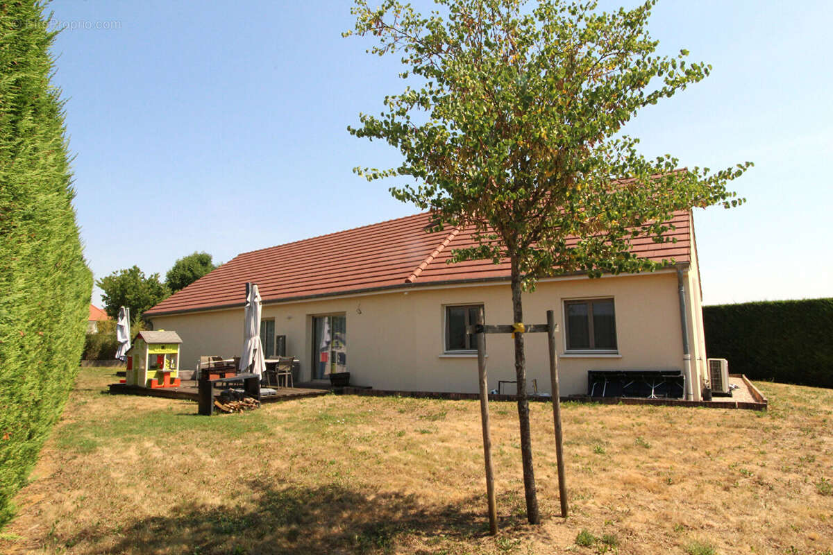 Maison à SAVOUGES