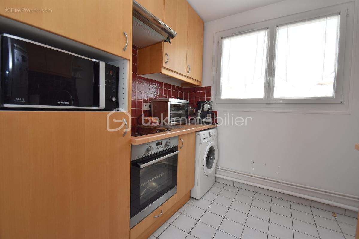 Appartement à LES CLAYES-SOUS-BOIS