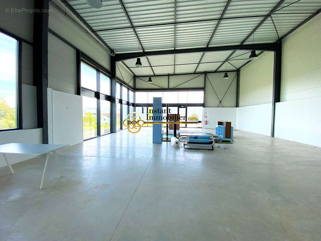 Commerce à SAINT-MARTIN-DES-CHAMPS