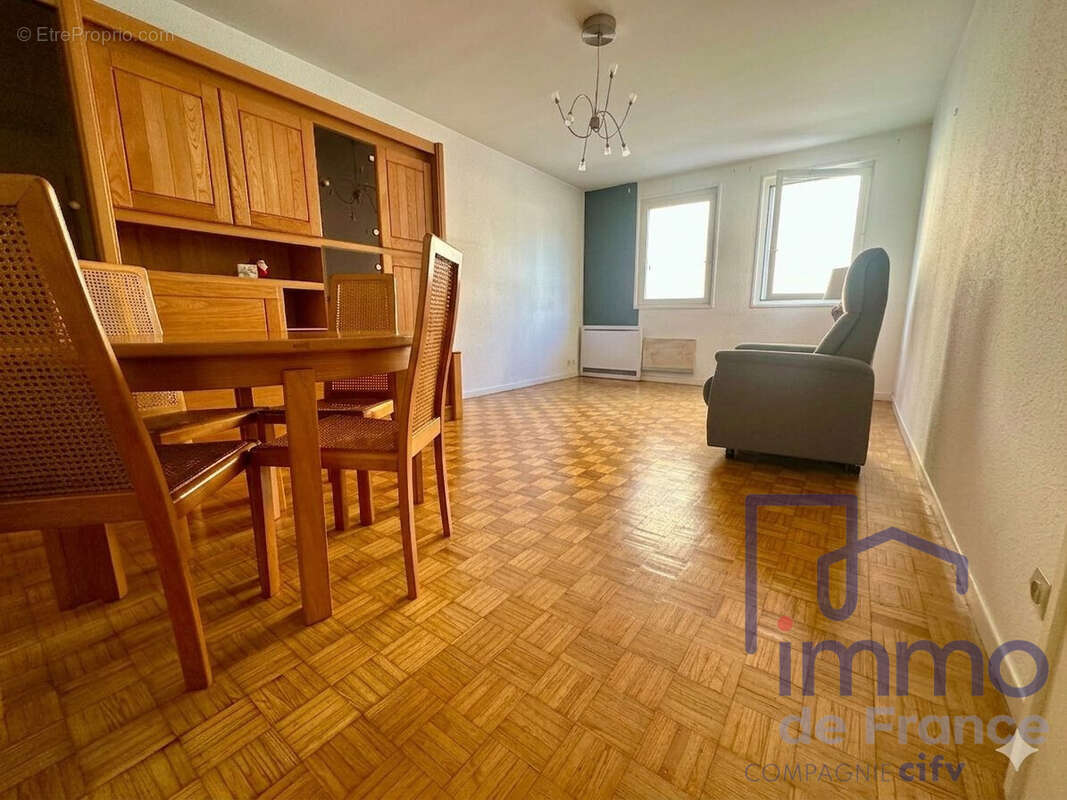 Appartement à SAINT-ETIENNE