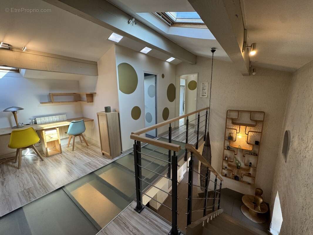 Appartement en duplex avec grande terrasse à vendre 5 pièces MEYZIEU (69) - photo 17