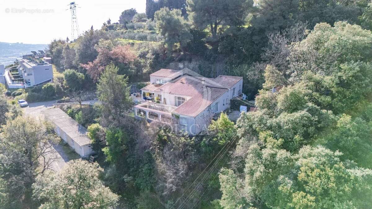 Maison à SAINT-LAURENT-DU-VAR