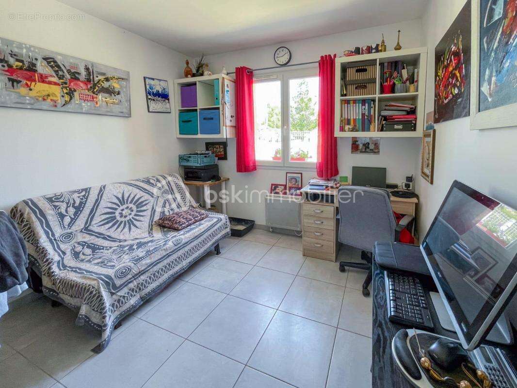 Maison à SAINT-HILAIRE-DE-BRETHMAS