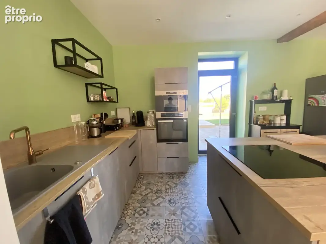 Maison familiale avec piscine à Saint-André-le-Puy — 226 m2 sur 930 m2 clos et arboré - photo 5
