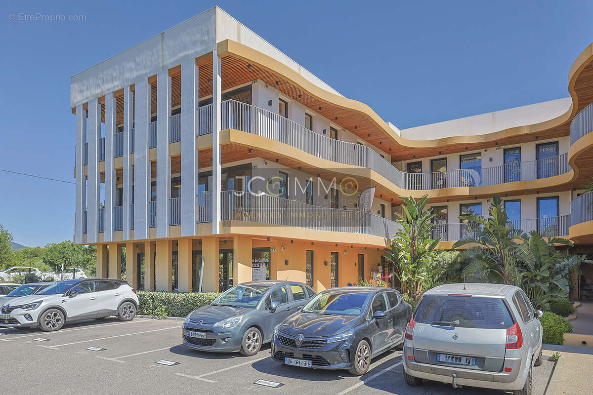 Commerce à LA CRAU