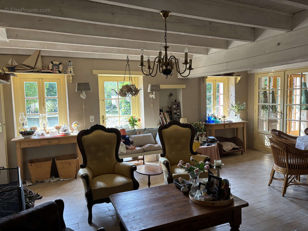 Maison à SAINT-DENIS-DE-JOUHET