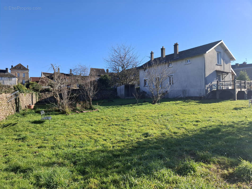 Maison à SAINT-YRIEIX-LA-PERCHE