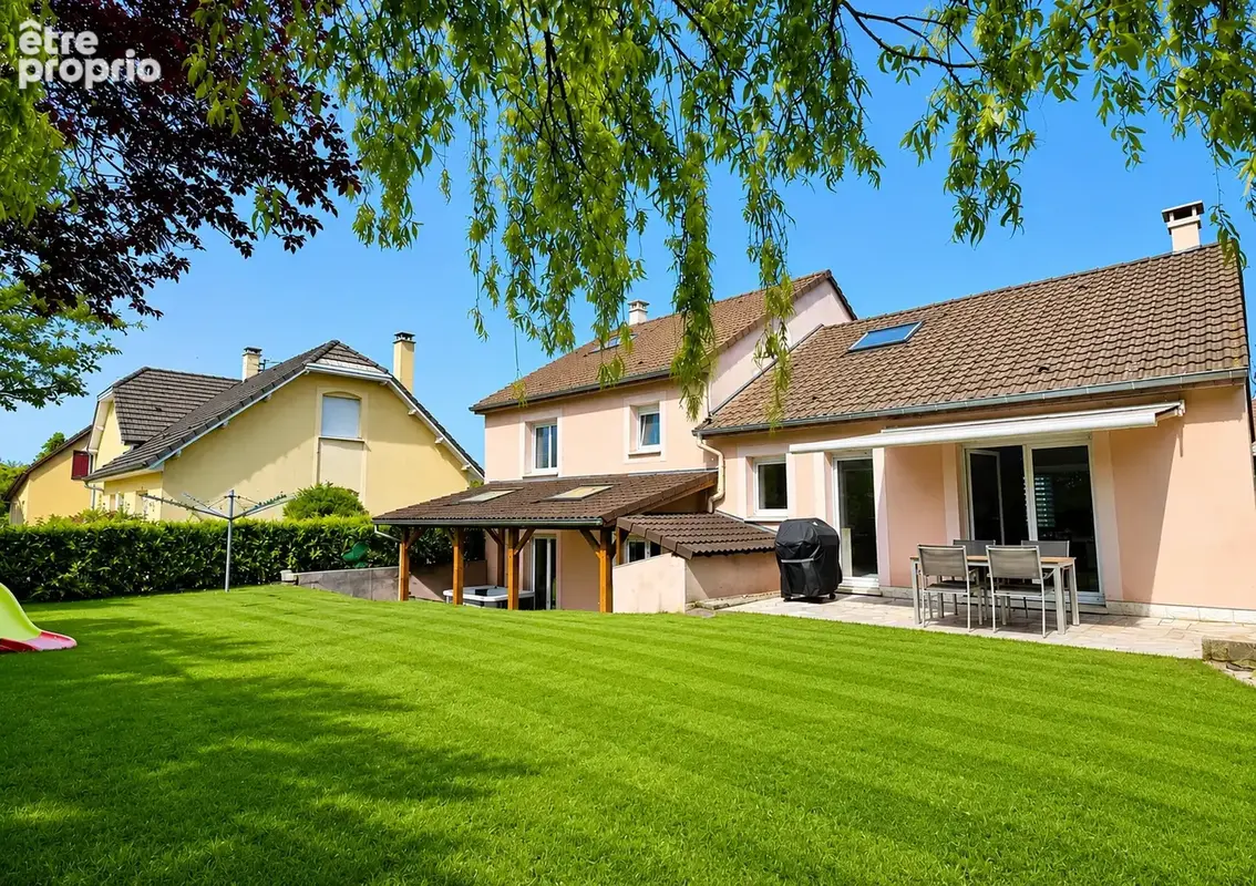 Maison à VELAINE-EN-HAYE