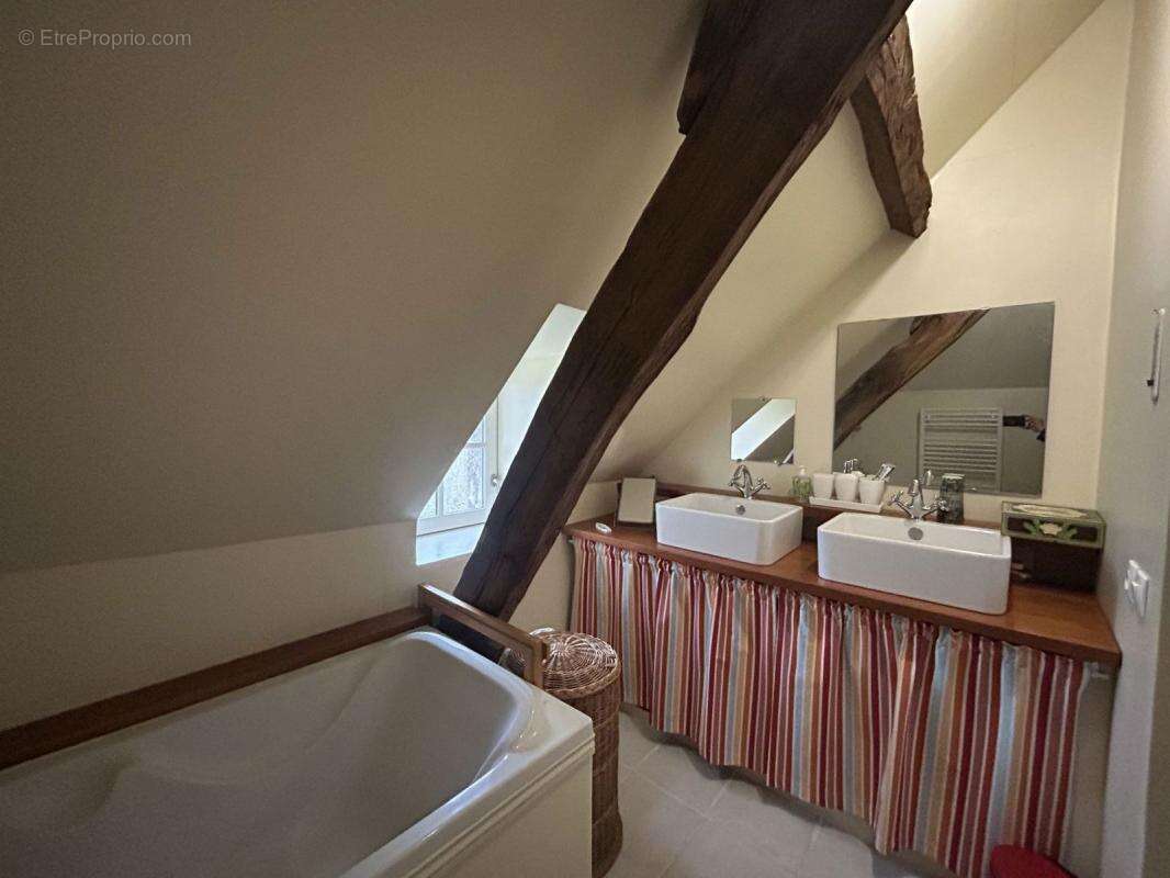 Maison à NADAILLAC-DE-ROUGE