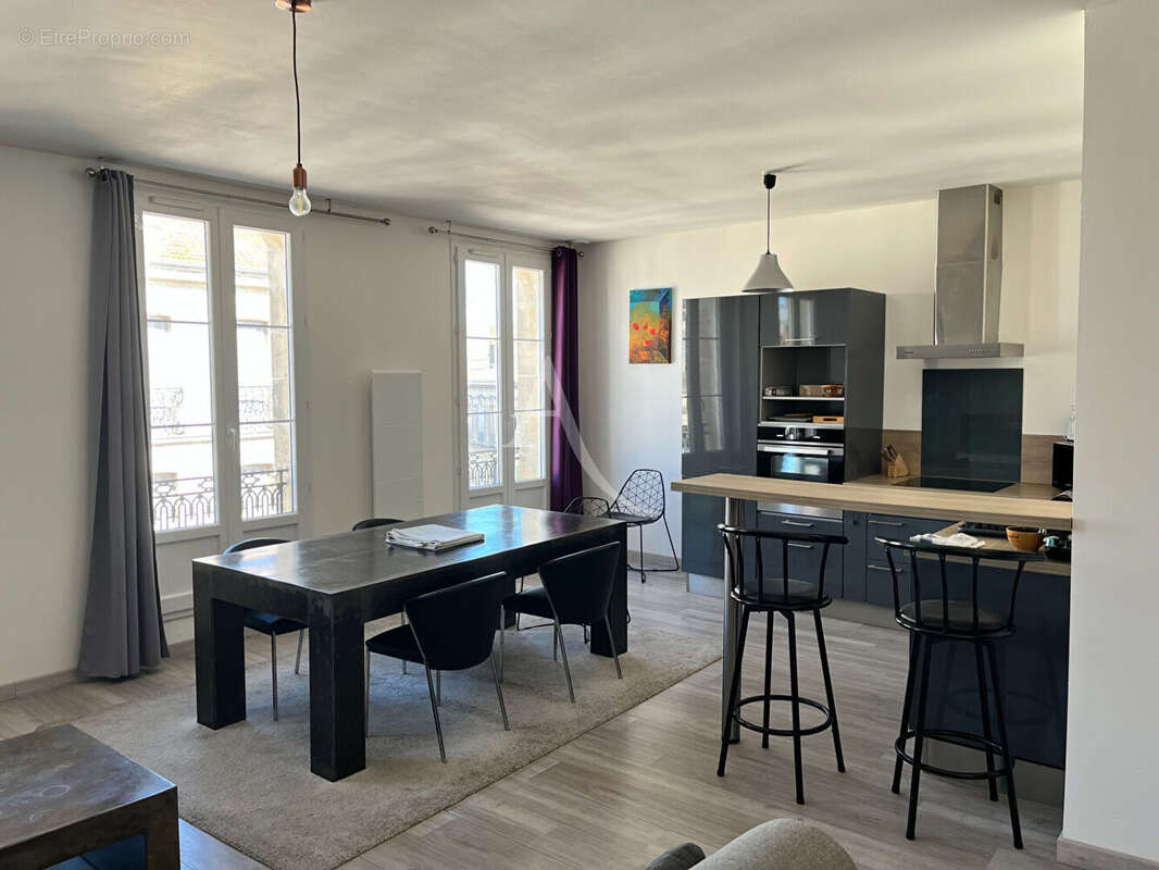 ROCHEFORT  Hyper-centre : Élégance et charme au coeur d'un hôtel particulier - photo 3