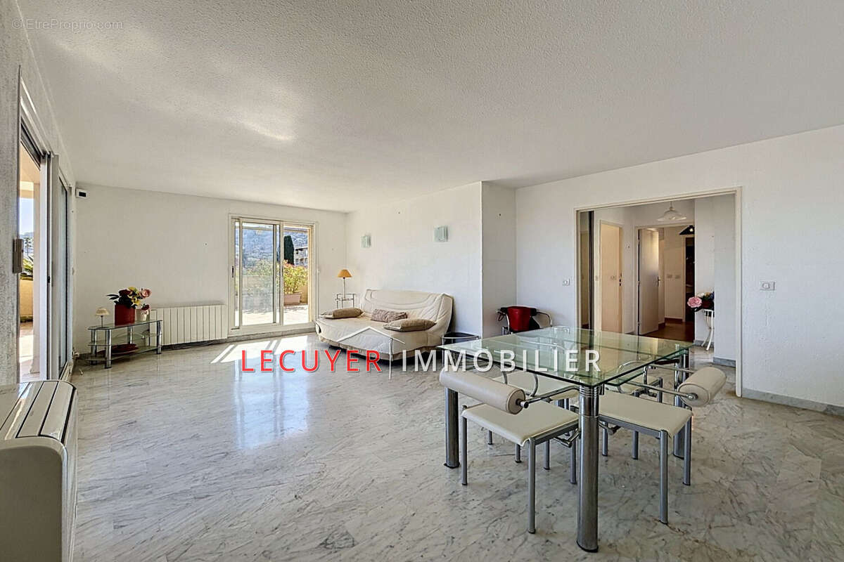 Appartement à VALLAURIS