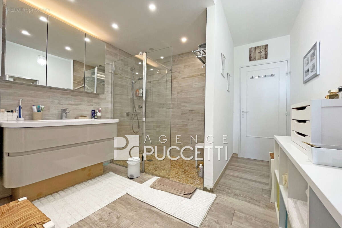 Appartement à VENCE