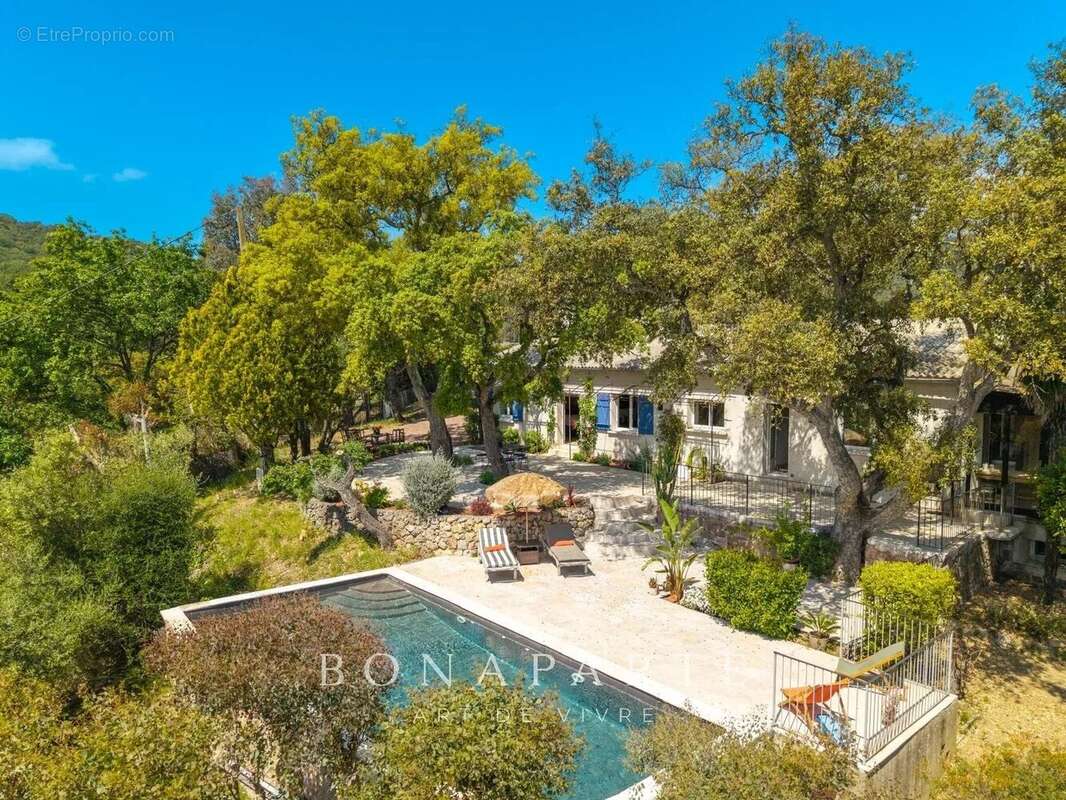 Les adrets-de-l'esterel - domaine de 10 ha - écuries - 5 habitations - lac - photo 25