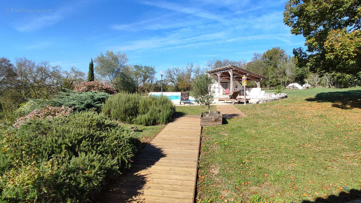 Maison à MONTAIGU-DE-QUERCY