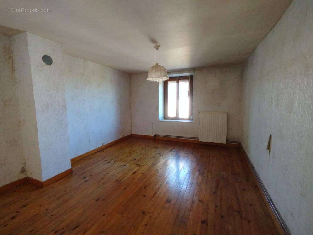 Maison avec dépendances et terrain - photo 9