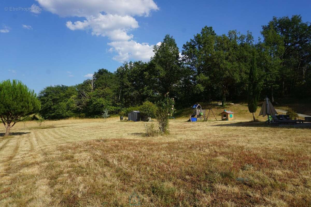 Villa contemporaine construite selon les normes techniques environnementales dans le coeur du Périgord vert. - photo 7