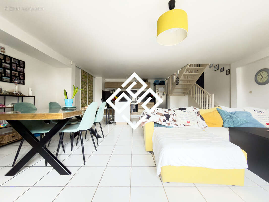 Appartement à LEZIGNAN-CORBIERES