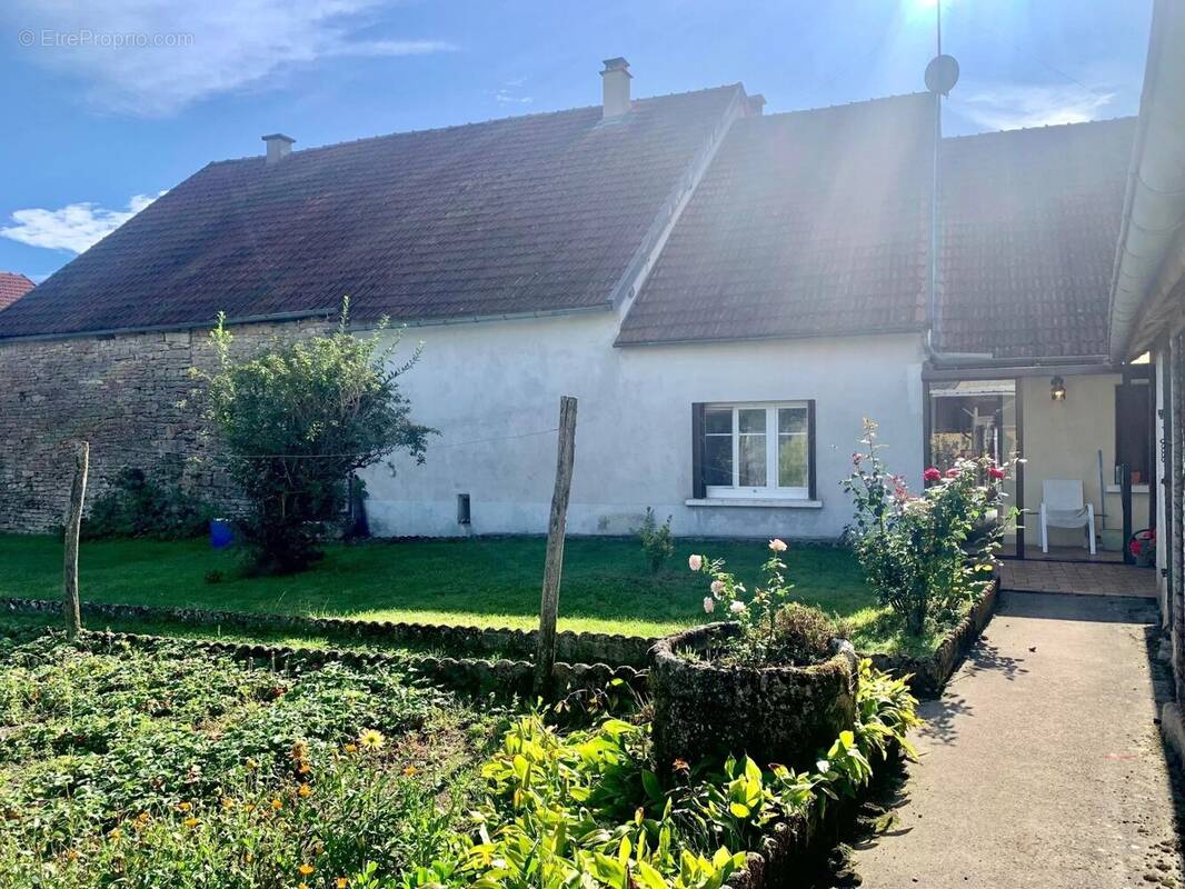 Maison à BOUX-SOUS-SALMAISE