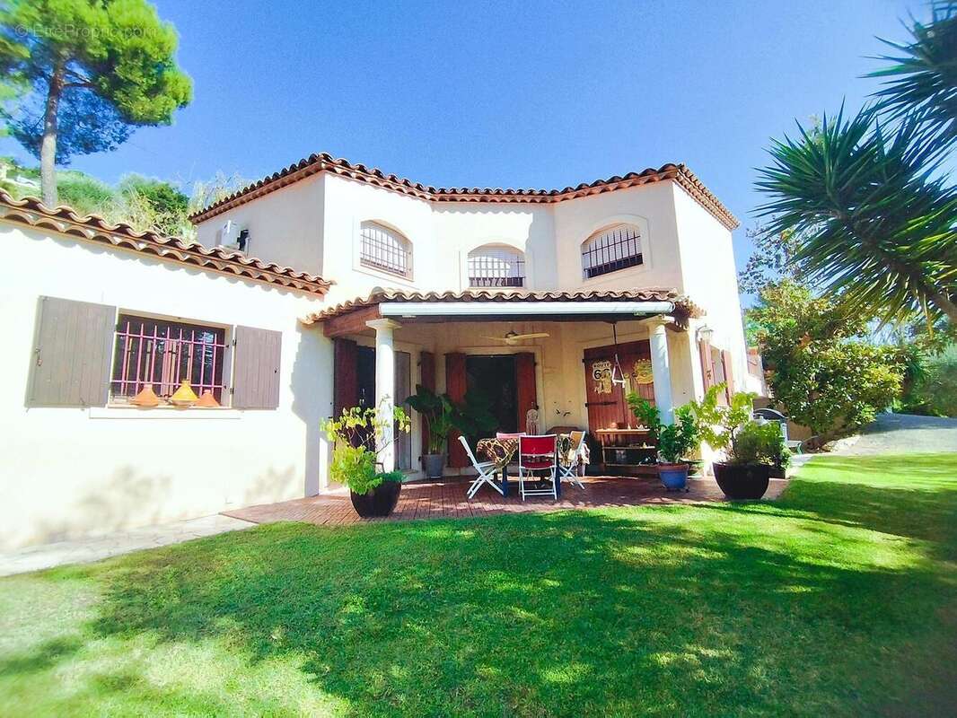   - Maison à COLOMARS