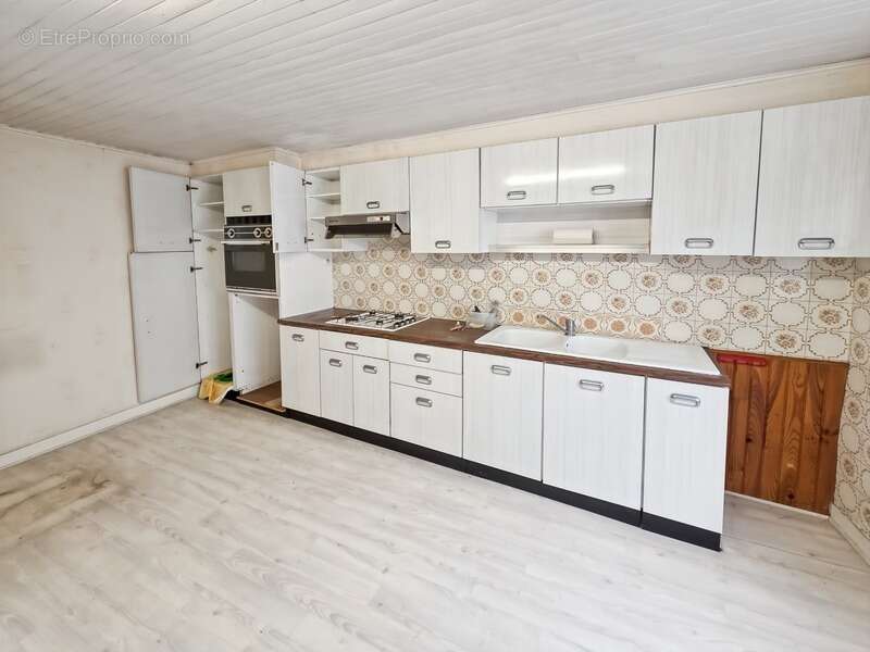 Appartement à MONTMOROT