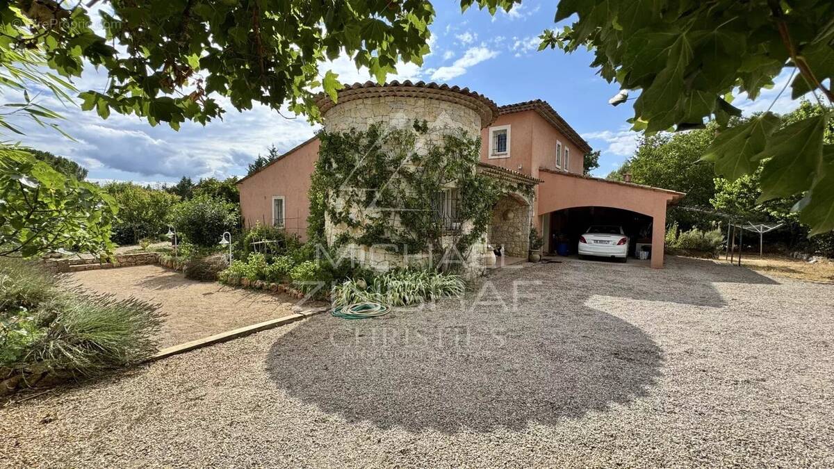 Maison à SAINT-CEZAIRE-SUR-SIAGNE